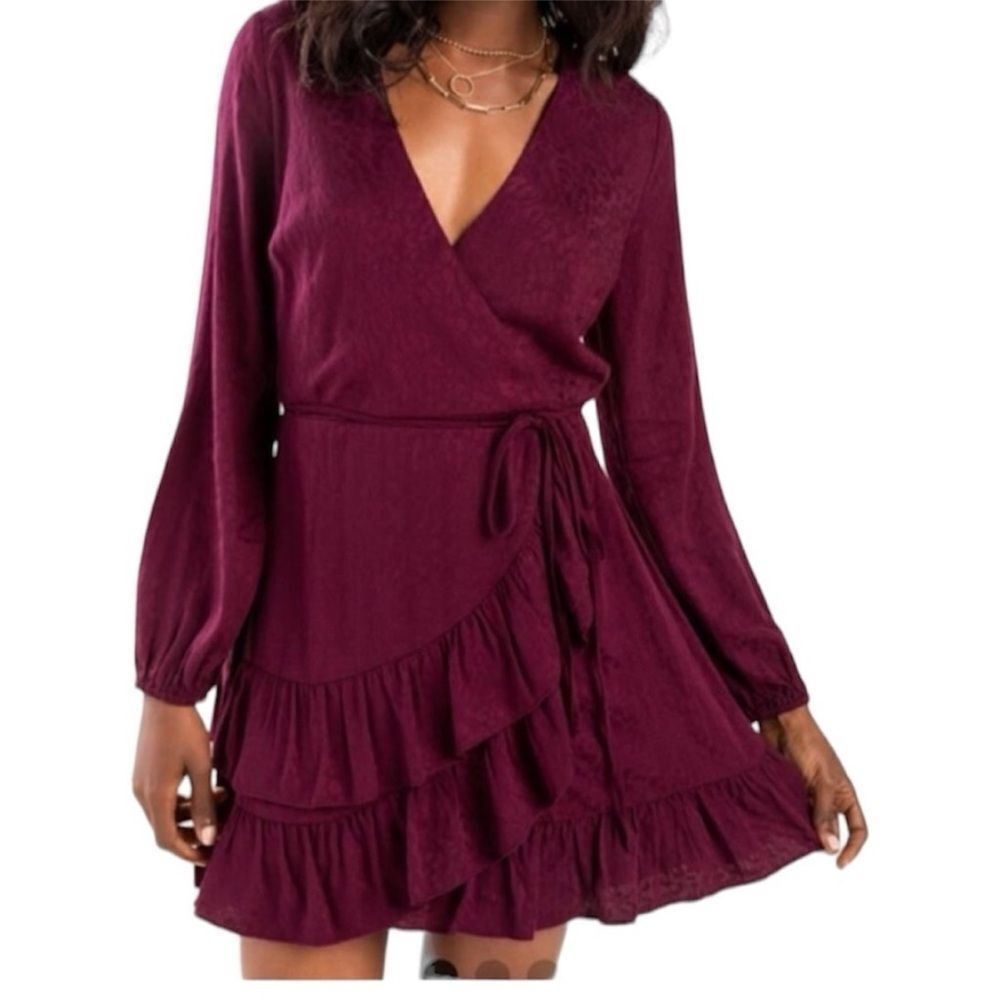 Francesca’s Mi Ami Burgundy Wrap Dress. Size Small.